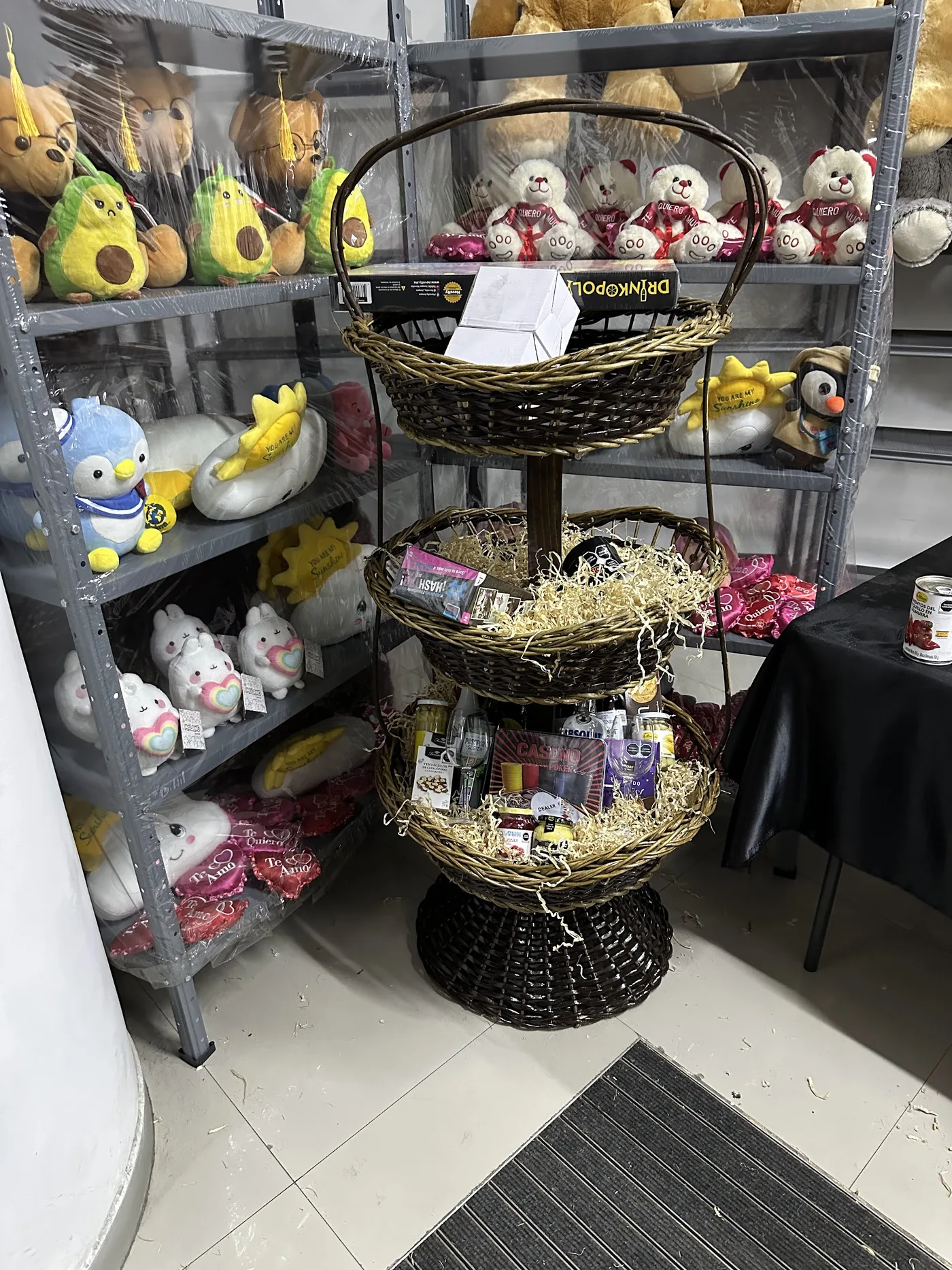 Contenido de arcones de regalo: productos gourmet y bebidas